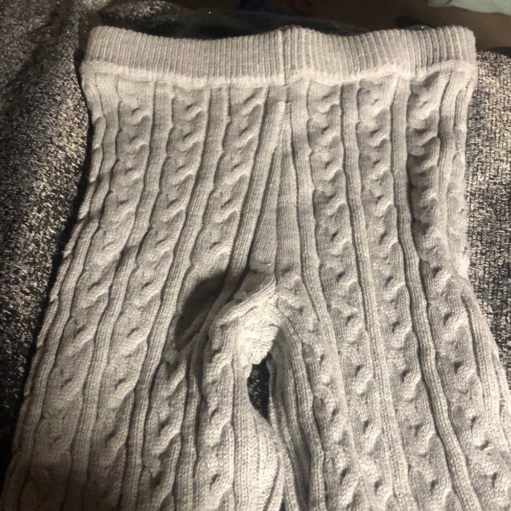 grey fashion nova leggings.